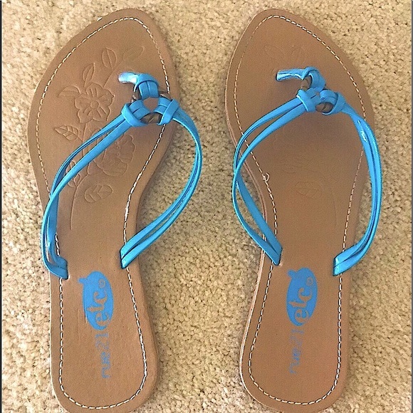 🆕RUE21  REALLY CUTE&BEAUTIFUL COLOR TURQUOISE SANDALS/KNOTTED STRAPS NWOT - Picture 1 of 3